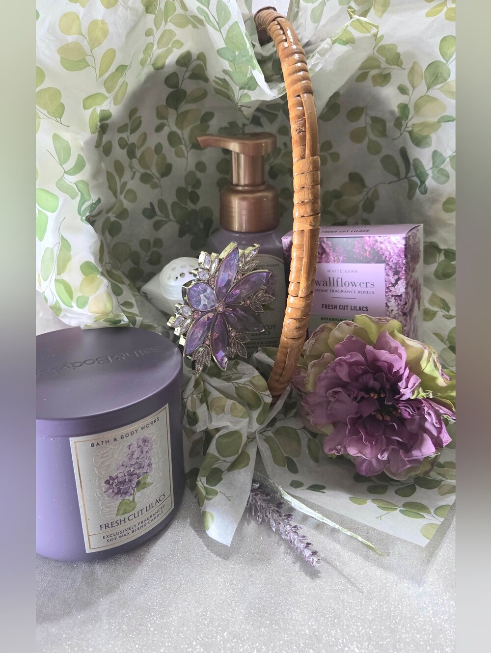 Bath & Body Works Purple Fresh Lilacs Gift Basket